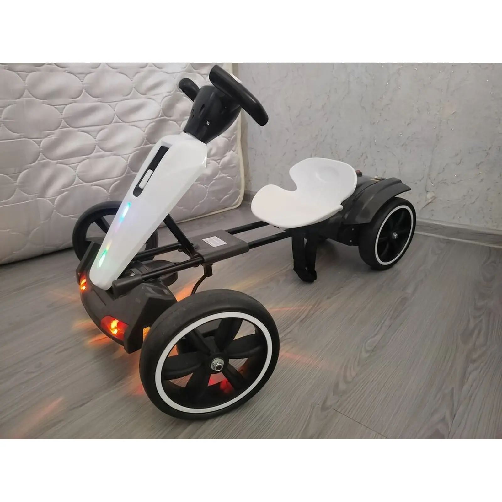 Uşaq elektrikli go-kart