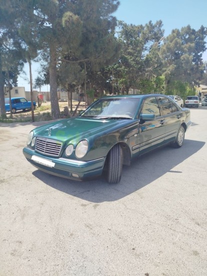 mercedes-benz-e-220-big-1