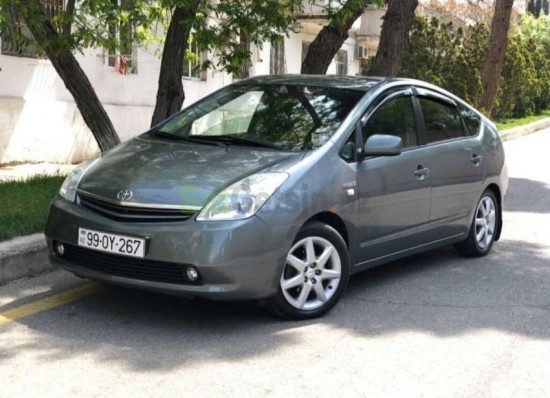 toyota-prius-big-4