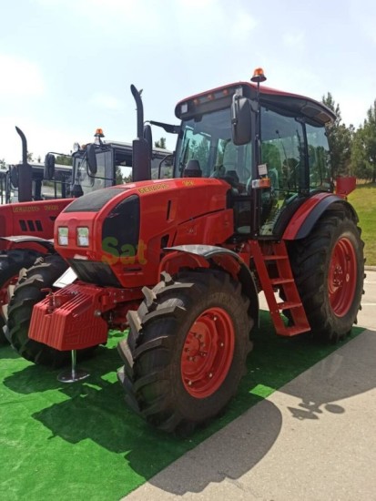 traktor-belarus-big-0