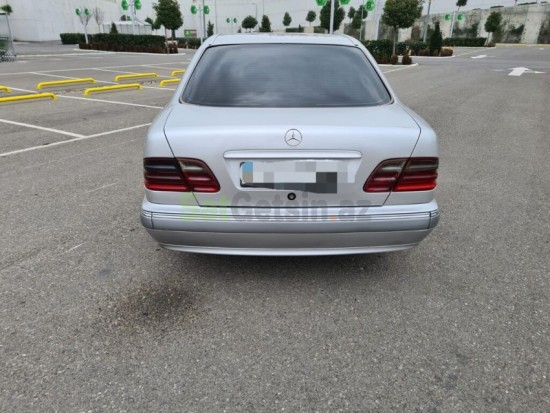 mercedes-benz-e-220-big-1