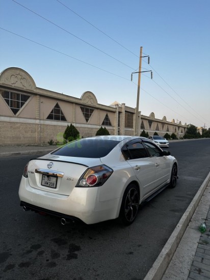 nissan-altima-big-3