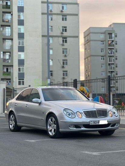 mercedes-benz-e-big-0