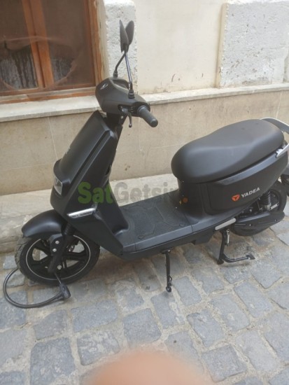tam-elektrik-ekanom-surulmeyen-moped-big-2